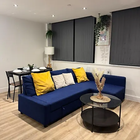 Elegant Apartment Near Stadium Free Parking-3