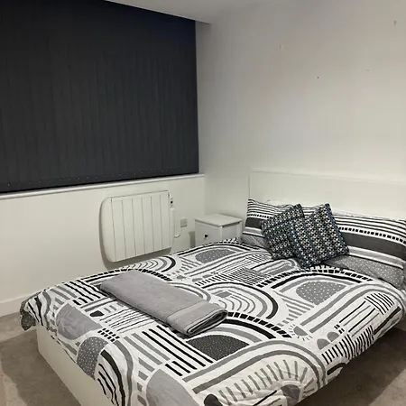 Elegant Apartment Near Stadium Free Parking-2
